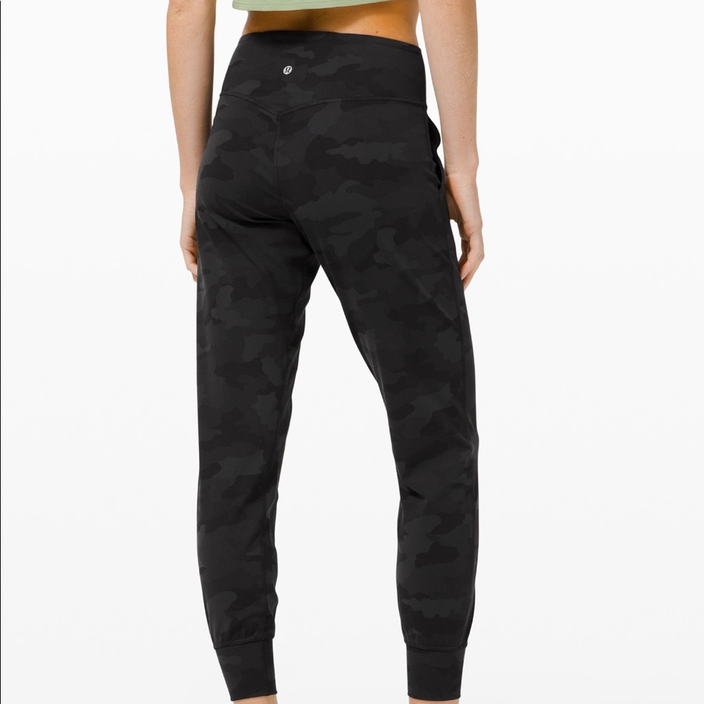 Dark Camo Align Jogger 28” NWOT NO LONGER SOLD